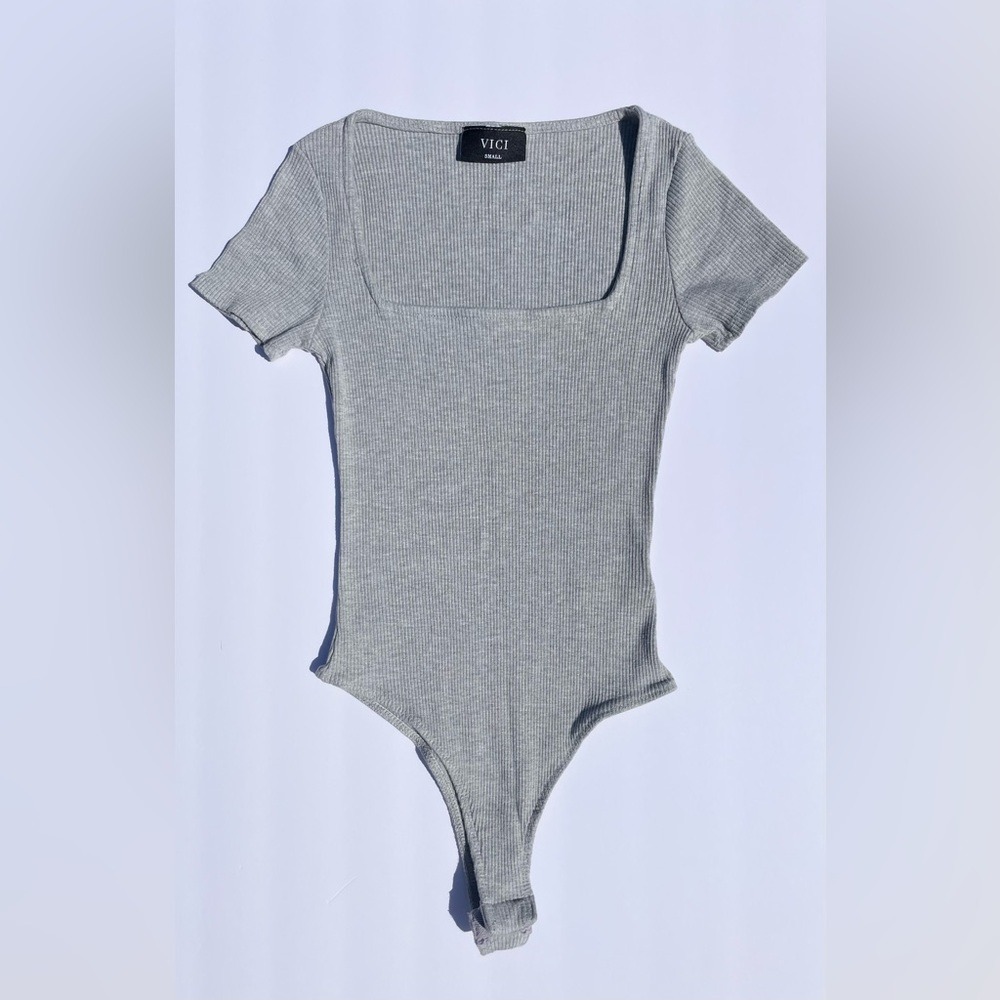 3‎ for 20 VICI Short Sleeve Square Neck Bodysuit in Gray  | Small